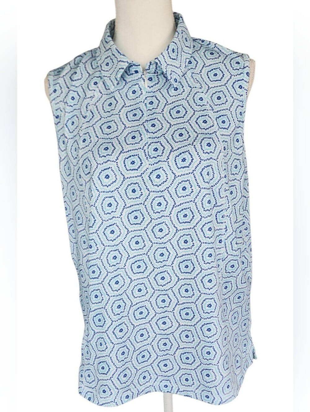 Belyn Key Light Blue Hexagon Print Sleeveless Polo - Picture 2 of 11